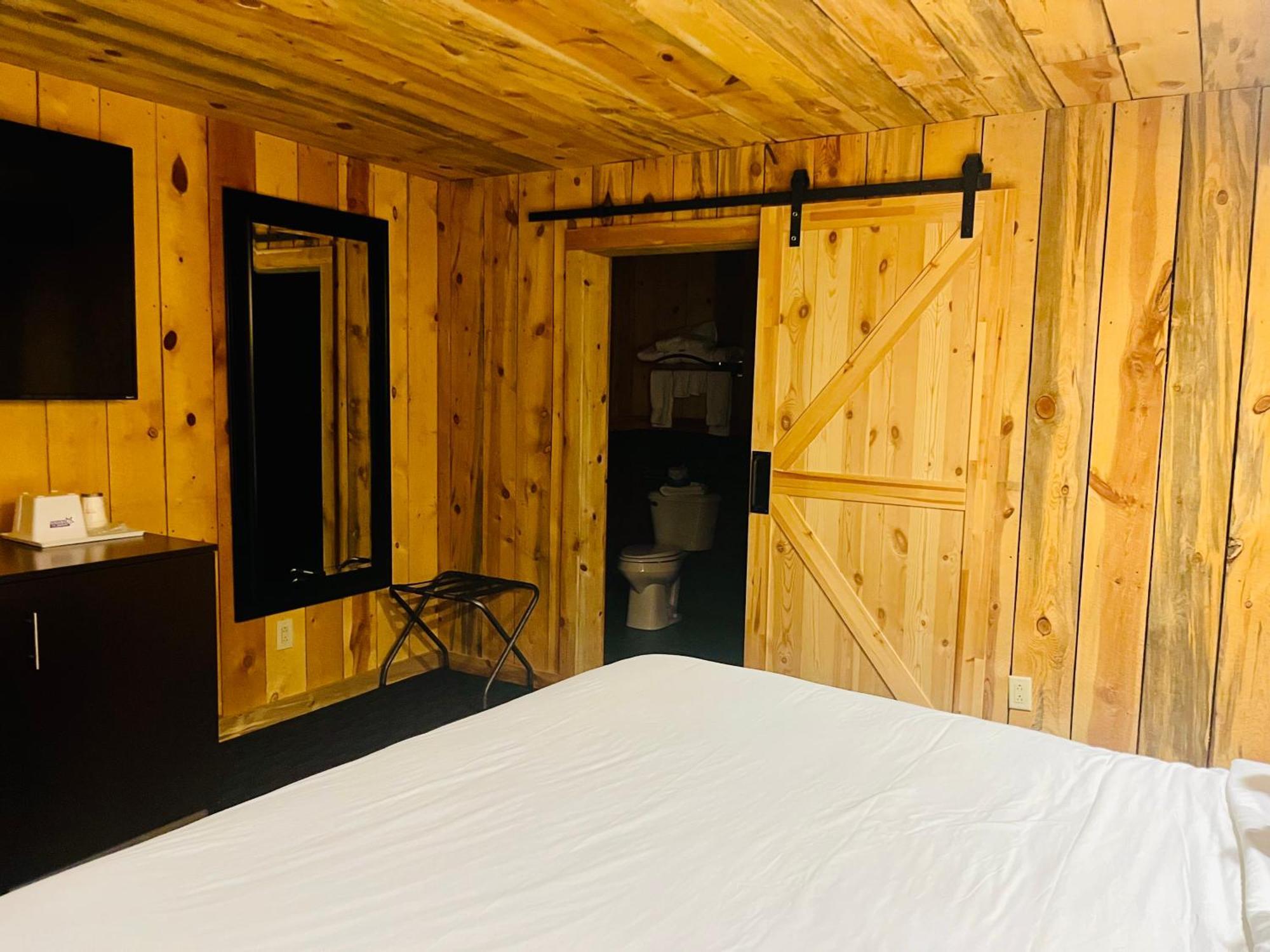 Americas Best Value Inn Уол Екстериор снимка