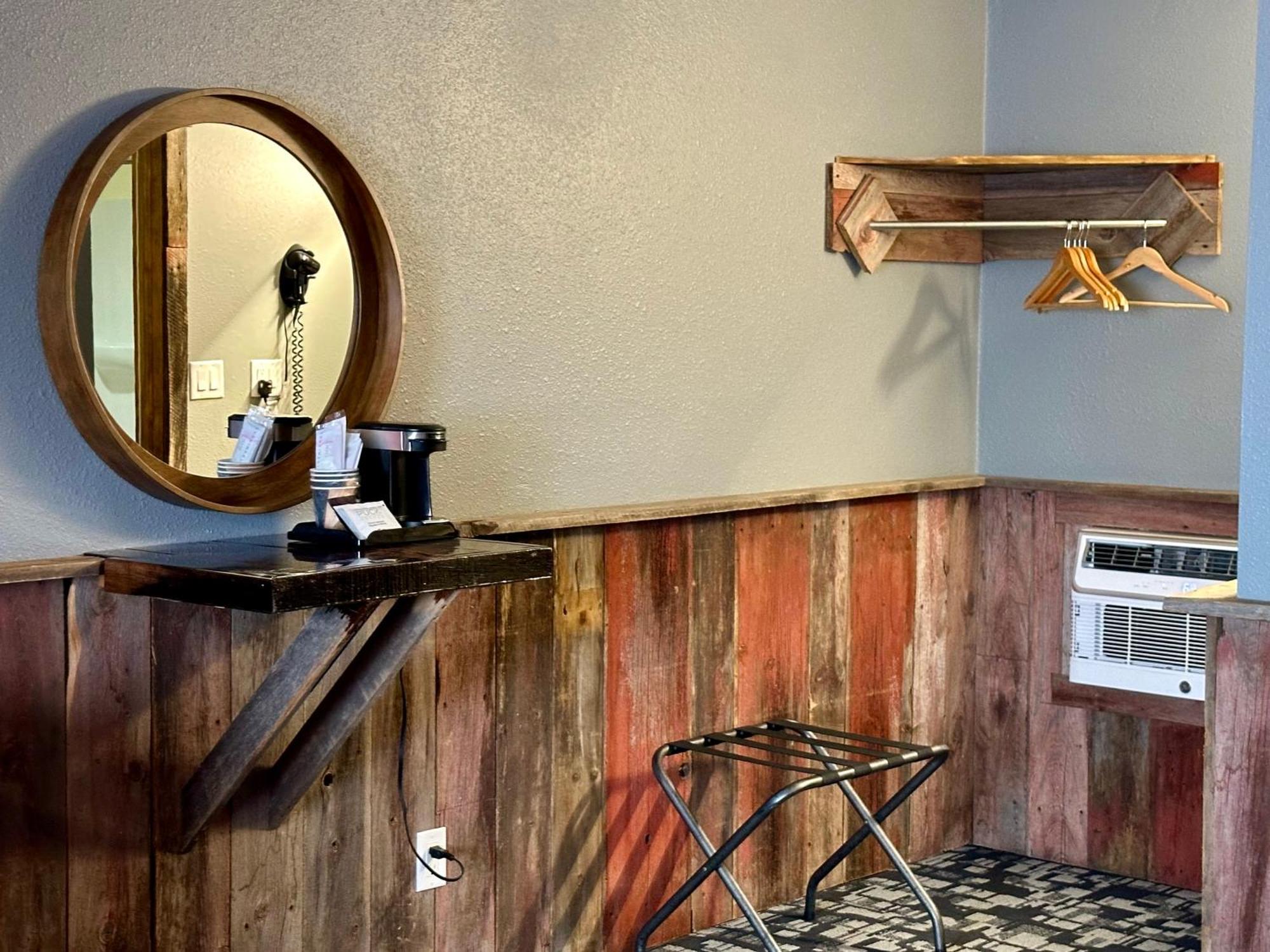 Americas Best Value Inn Уол Екстериор снимка