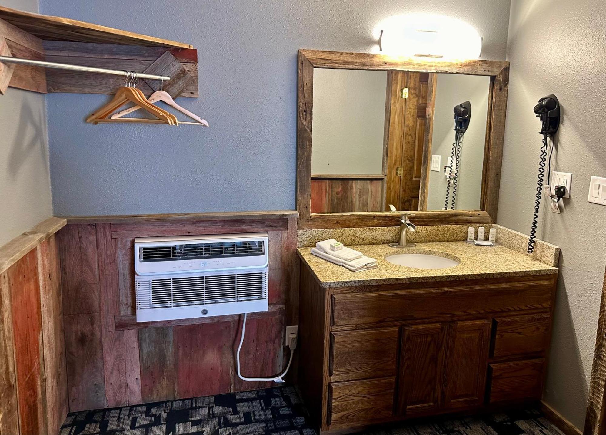 Americas Best Value Inn Уол Екстериор снимка