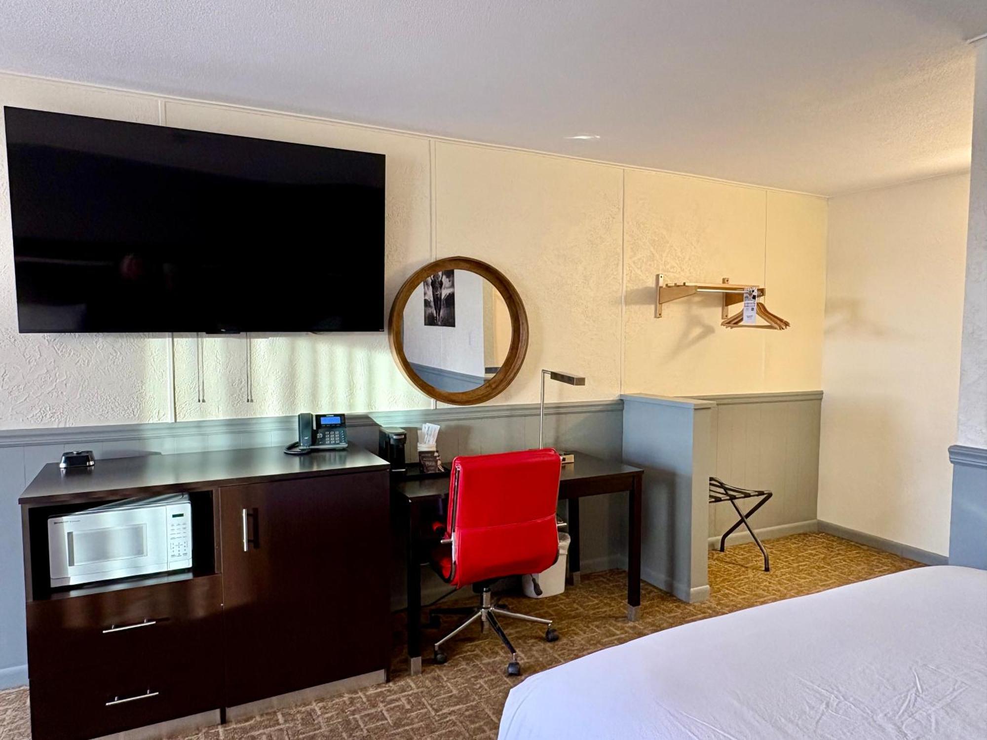 Americas Best Value Inn Уол Екстериор снимка