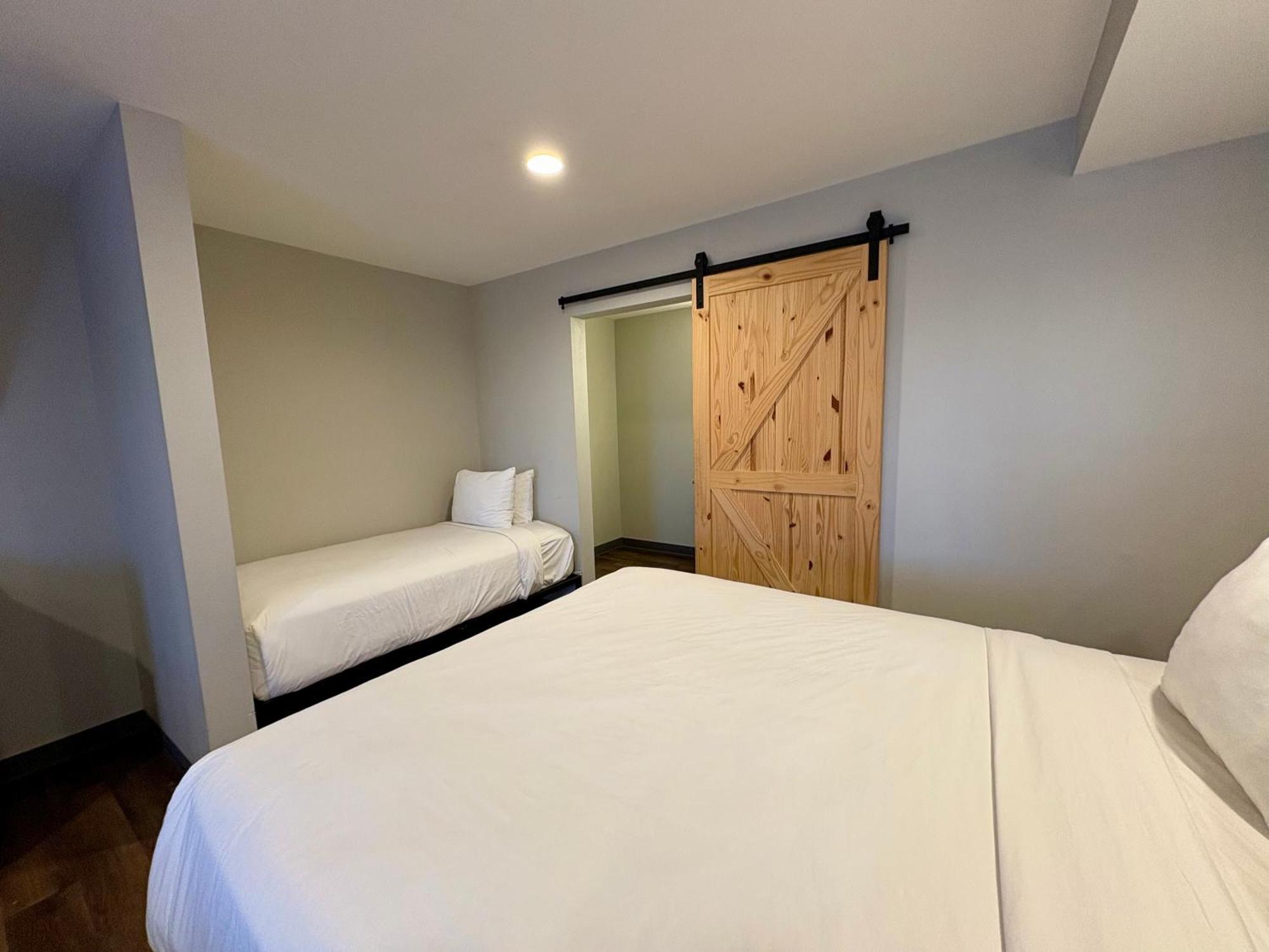 Americas Best Value Inn Уол Екстериор снимка